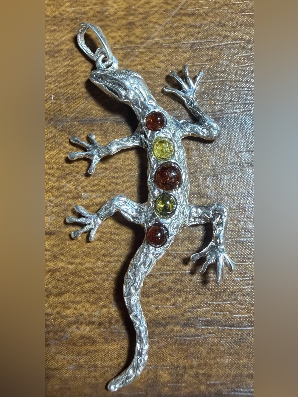 Polish 925 Sterling Silver Baltic Amber Gecko Lizard Pendant – Signed SK